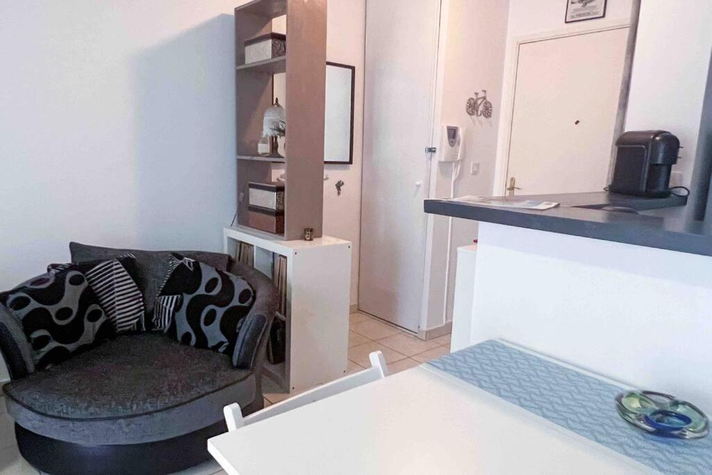 Appart Avec Terrasse Et Parking A 2 Pas De Disney Montevrain Exterior photo