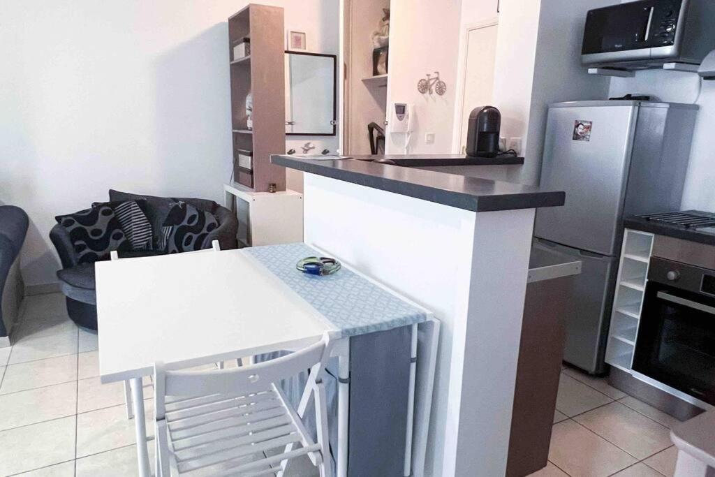 Appart Avec Terrasse Et Parking A 2 Pas De Disney Montevrain Exterior photo